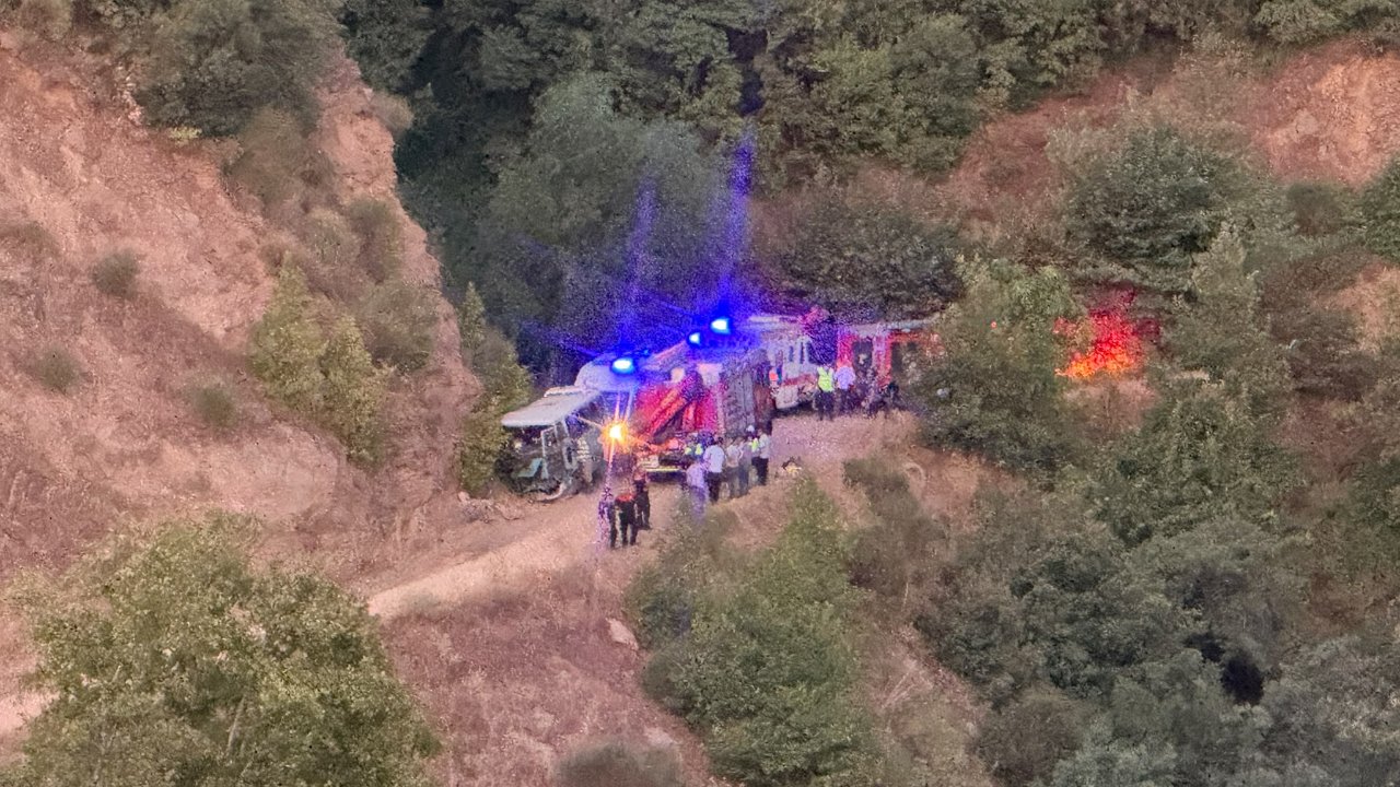 İzmir'de işçi servisi kaza yaptı! Ölü ve yaralılar var