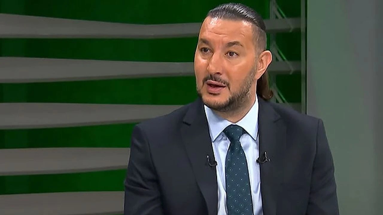 Naveti Ateş, Galatasaray formasıyla 4 kupa kaldırdı.
