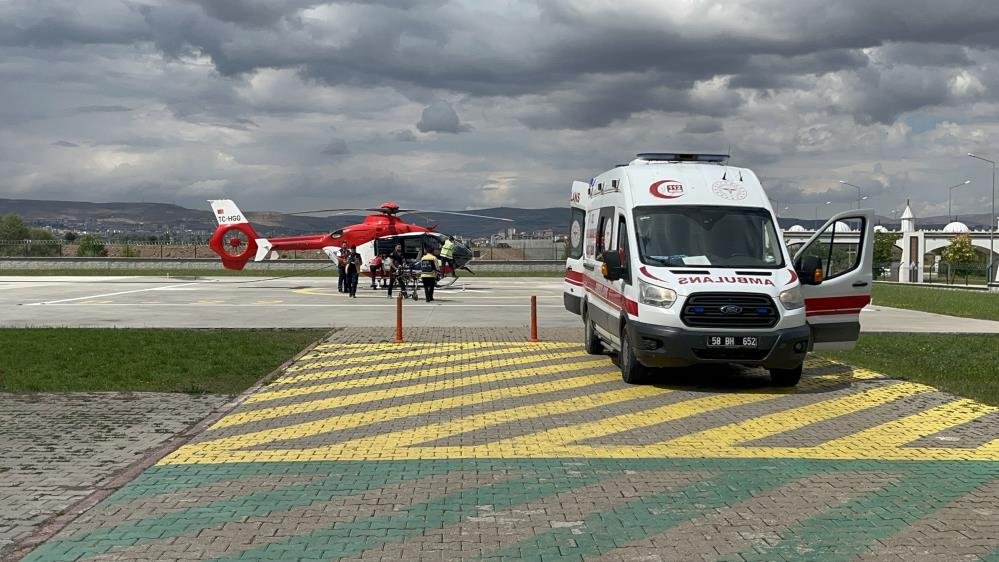 Sivasta yolcu minibüsü şarampole devrildi: Çok sayıda ölü ve yaralı var