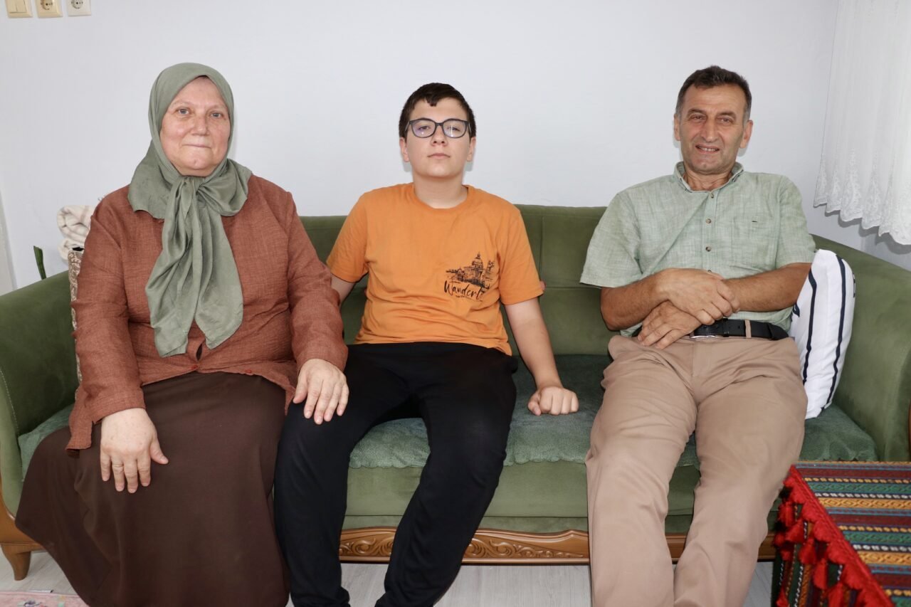 Tek tercihle hedefi 12den vurdu! Türkiye birincisi Abdullah Uslu hayalindeki üniversite yerleşti! Babasının izinden gidecek