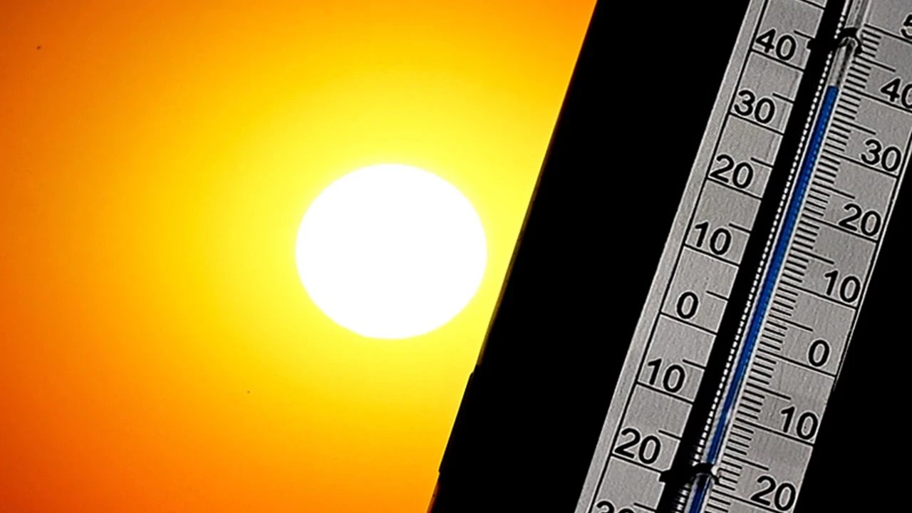 Termometreler 46,8 derece! Meteoroloji açıkladı, temmuzda kavrulan ilçe sıcaklık rekoru kırdı