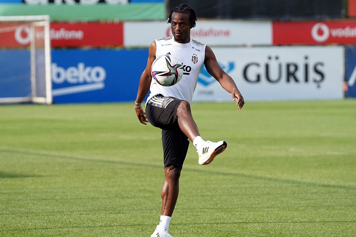 Belçikalı futbolcu, Beşiktaş (2021-2022 kiralık) formasıyla.