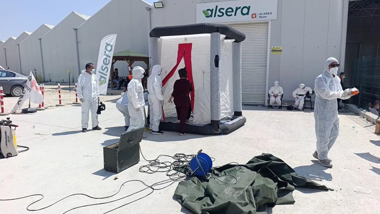 Afyonkarahisar sera zehirlenmesi: 24 işçi hastaneye kaldırıldı