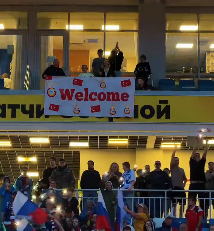 Batrakov videsoundaki Galatasaray ve Türkiye detayı.