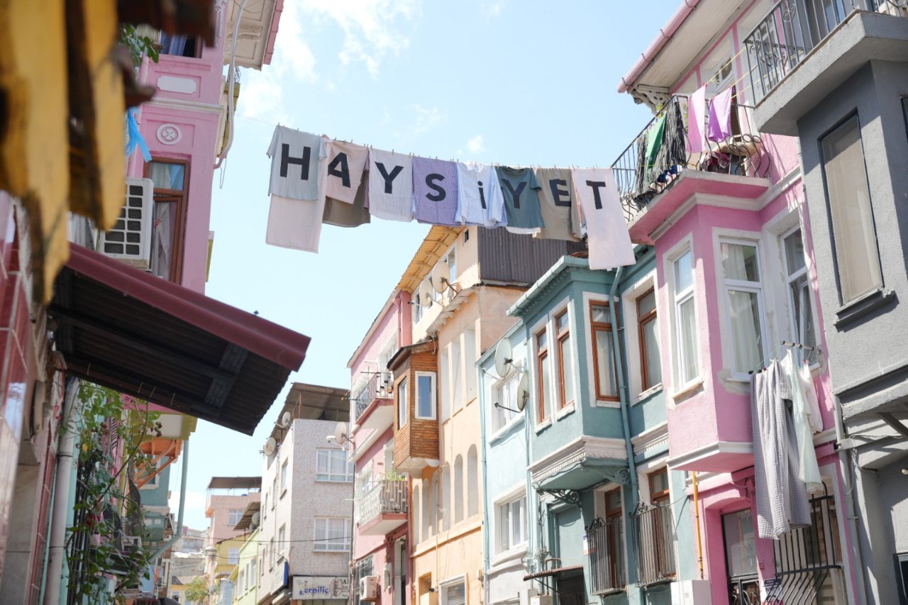 Balat’ın sokaklarında “Haysiyet” yazıyor