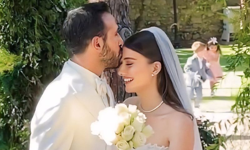 Beril Pozam hamileliğini duyurdu! Yalı Çapkını'nın sevilen çifti bebek bekliyor