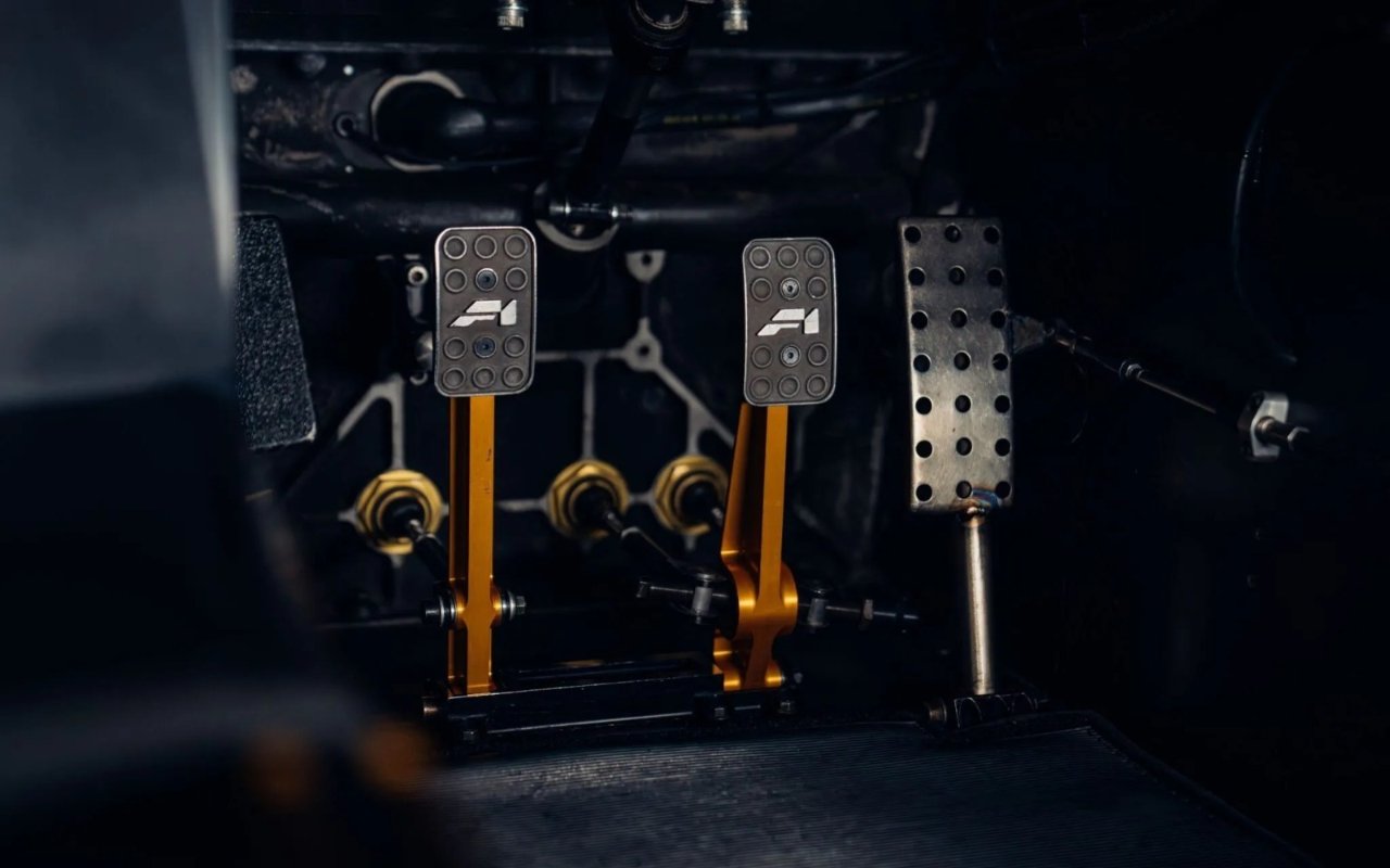 İki kez kaza yapan McLaren F1 GTR rekor fiyata satıldı!