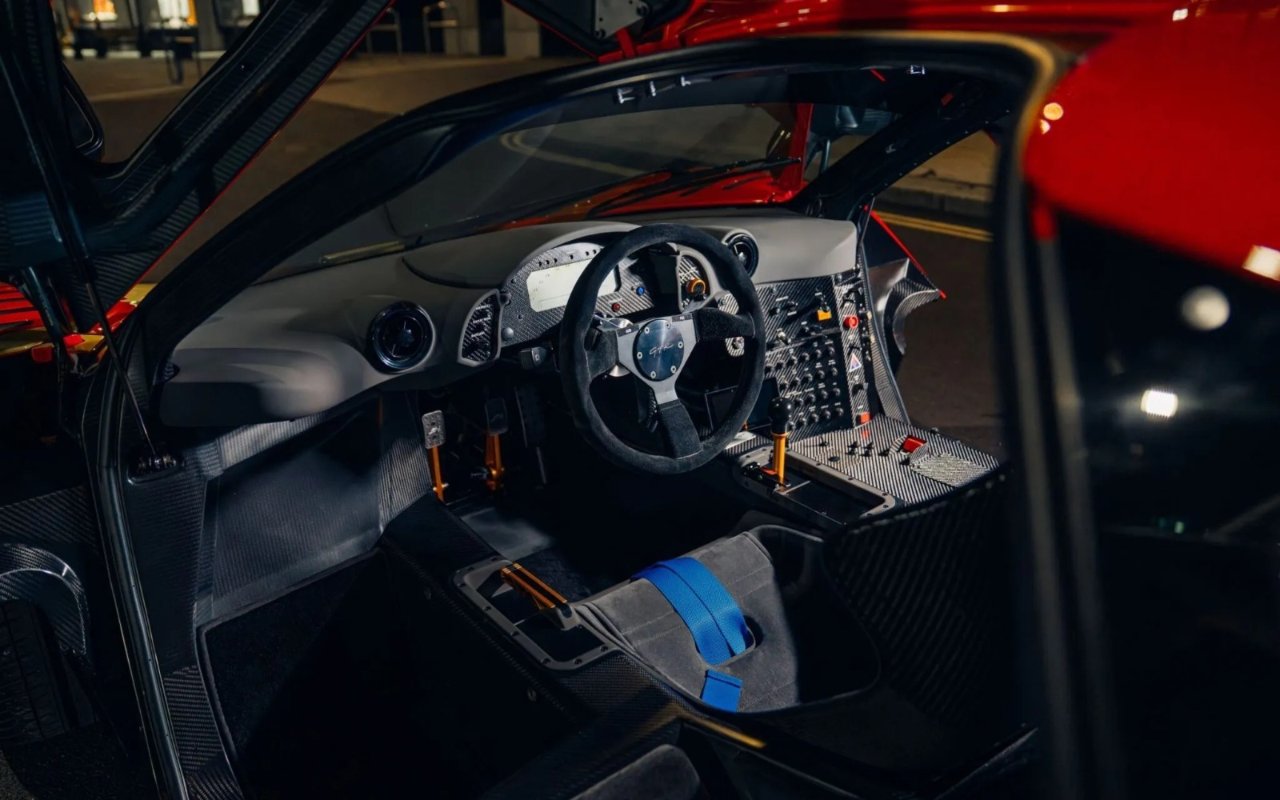 İki kez kaza yapan McLaren F1 GTR rekor fiyata satıldı!
