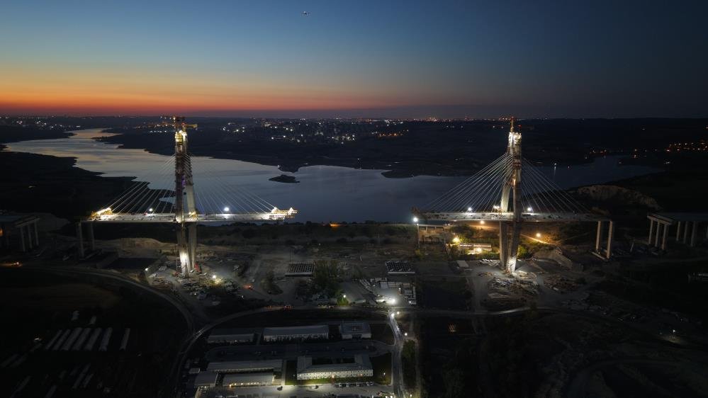 Kanal İstanbul projesi adım adım ilerliyor! 250 tonluk dev operasyon