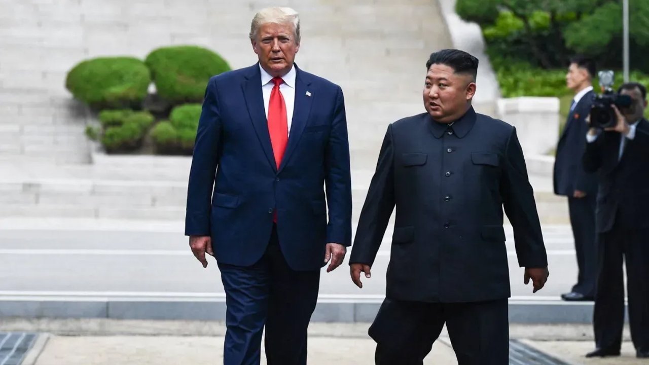 Kim Jong-Un'la fotoğrafını paylaşan Trump'tan yeni hamle: Görüşme için tarih verdi
