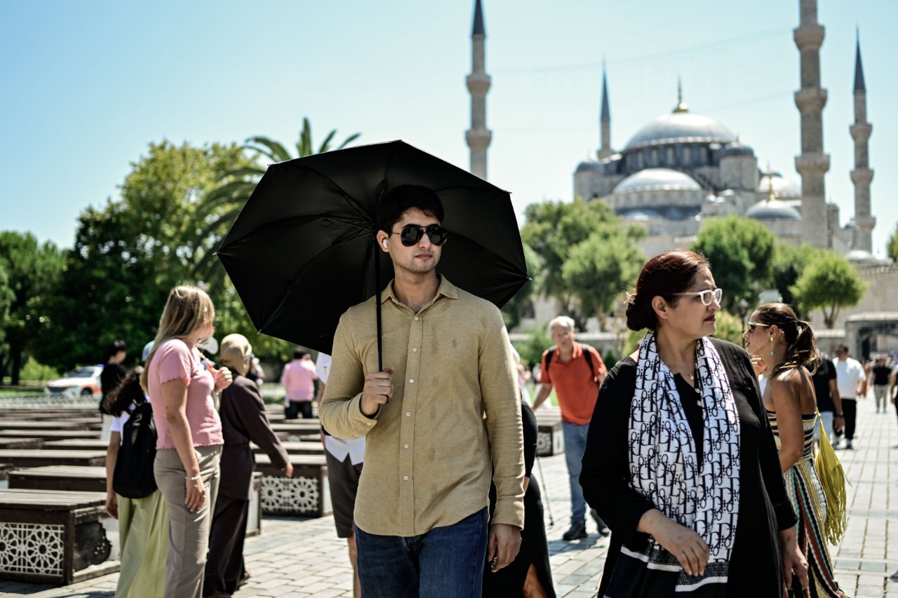 Meteoroloji, AKOM, Orhan Şen… Peş peşe uyardı! İstanbul için çifte alarm, kavurucu sıcak dalga dalga dönüyor