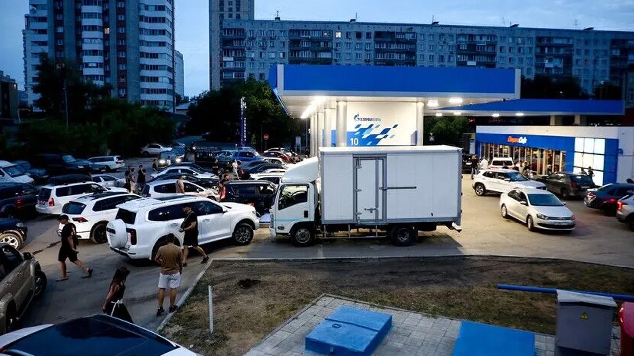 Rusya'da akaryakıt krizi yeniden patlak verdi! Hükümetten dikkat çeken hamle