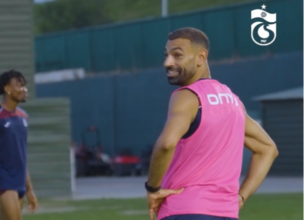 Salah'a büyük sürpriz! Liverpool'un ünlü taraftarı Isaac Kearney antrenmanı ziyaret etti