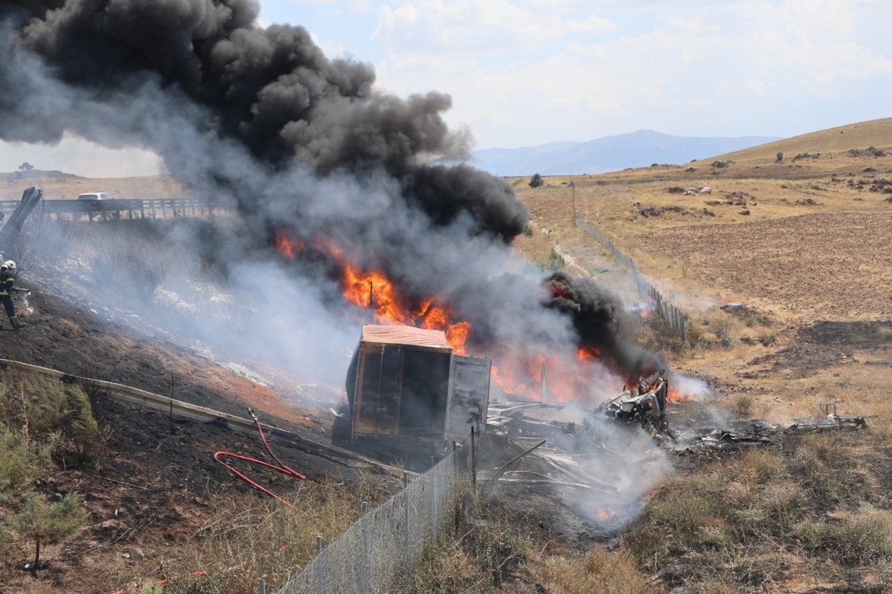 Şarampole devrilen tırda yanarak can vermişti! Kaza öncesi çektiği son görüntü ortaya çıktı