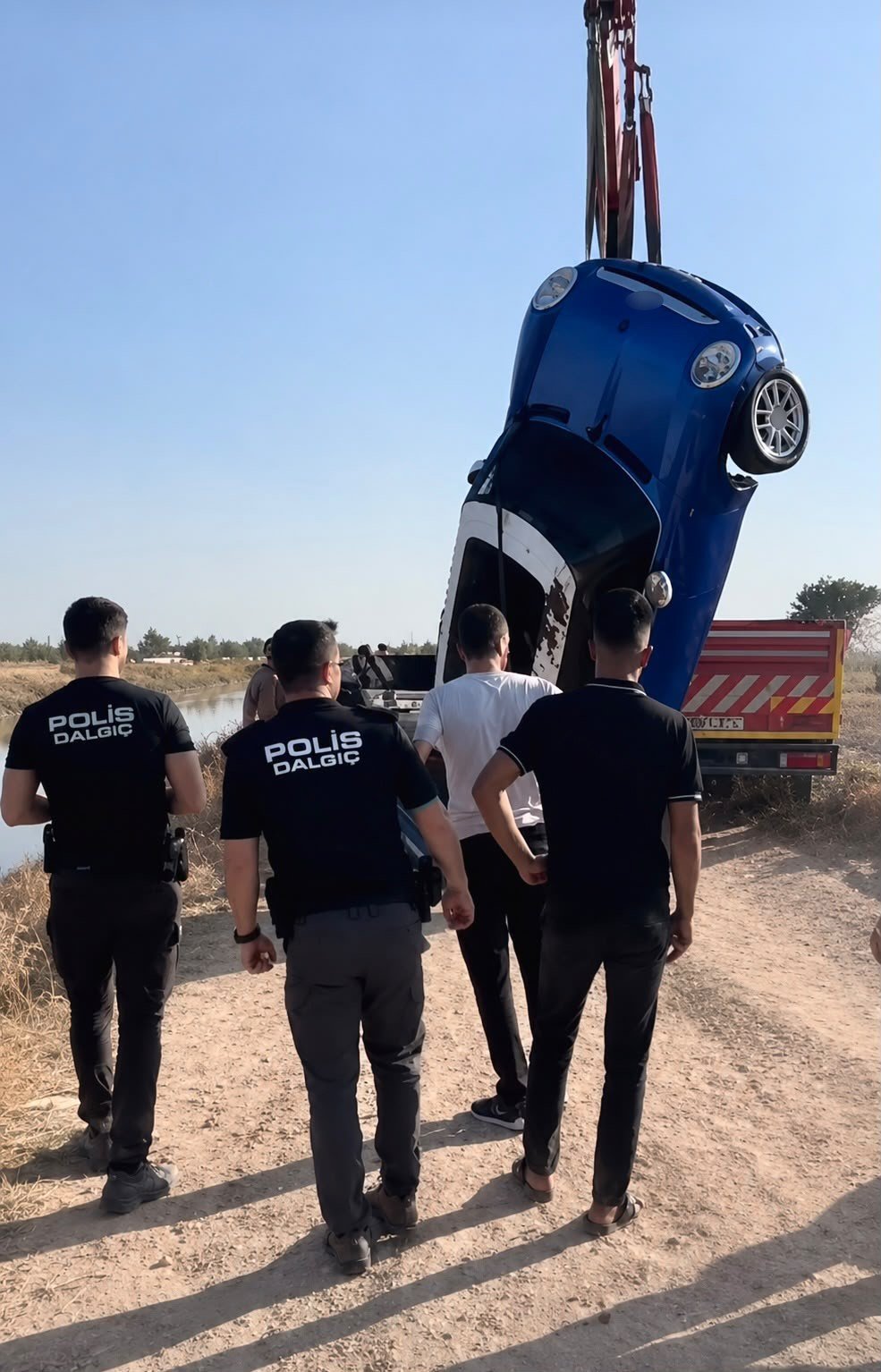 Akılalmaz plan! Şanlıurfada dereye uçan otomobilden ölüm senaryosu çıktı