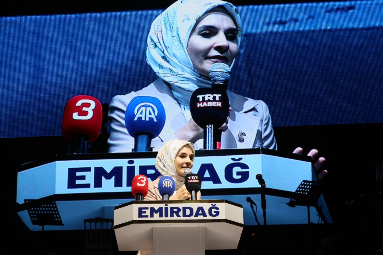 Aile ve Sosyal Hizmetler Bakanı Mahinur Özdemir Göktaş