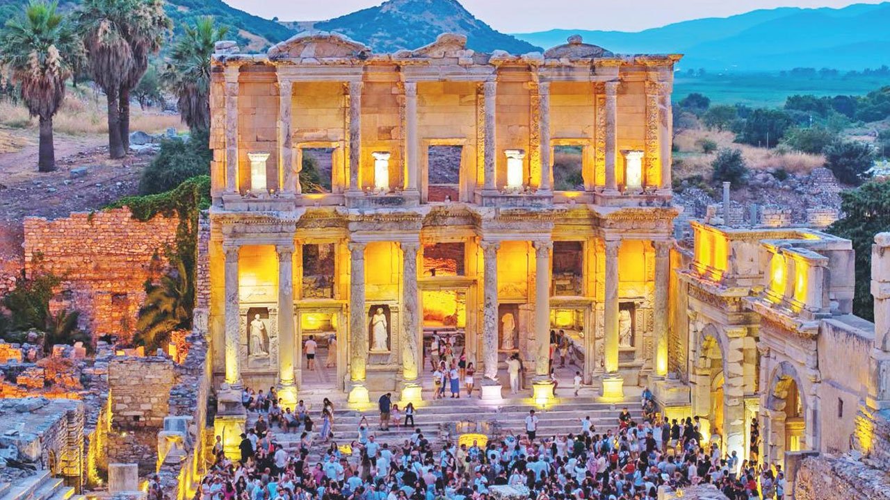 Gece müzeciliğinin gözdesi... Efes’e karanlıkta 213 bin ziyaretçi