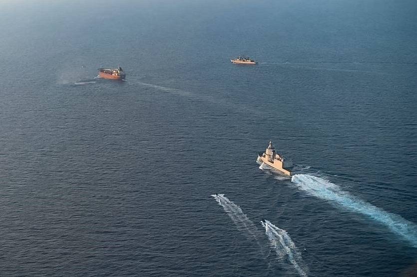 Helikopterle gemiye baskın! AB'den Rusya'nın 'gölge filosuna' operasyon