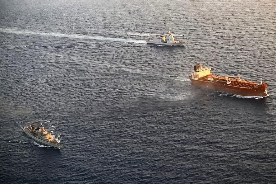 Helikopterle gemiye baskın! AB'den Rusya'nın 'gölge filosuna' operasyon