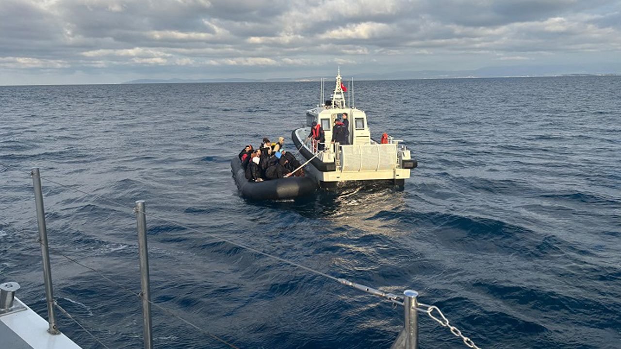 İzmir açıklarında düzensiz göçmen operasyonu!