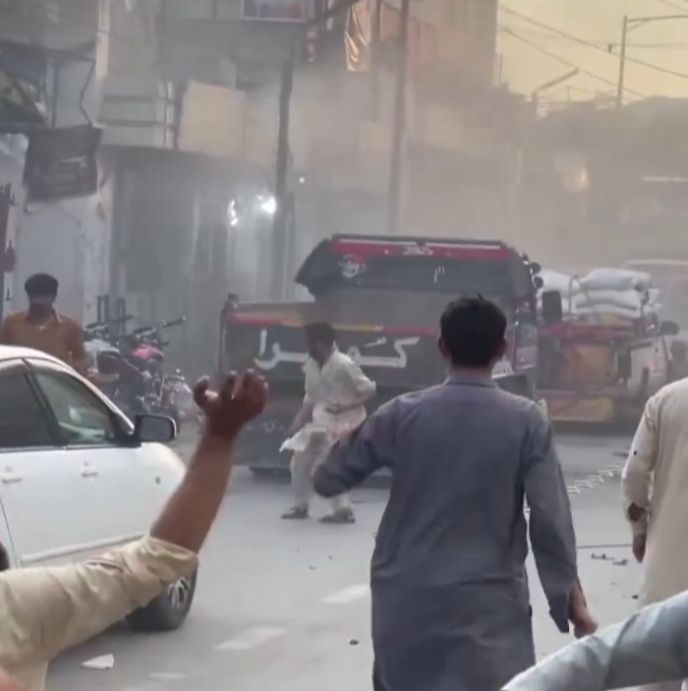 Pakistan'dan karakola canlı bomba saldırısı! Çok sayıda ölü ve yaralı var