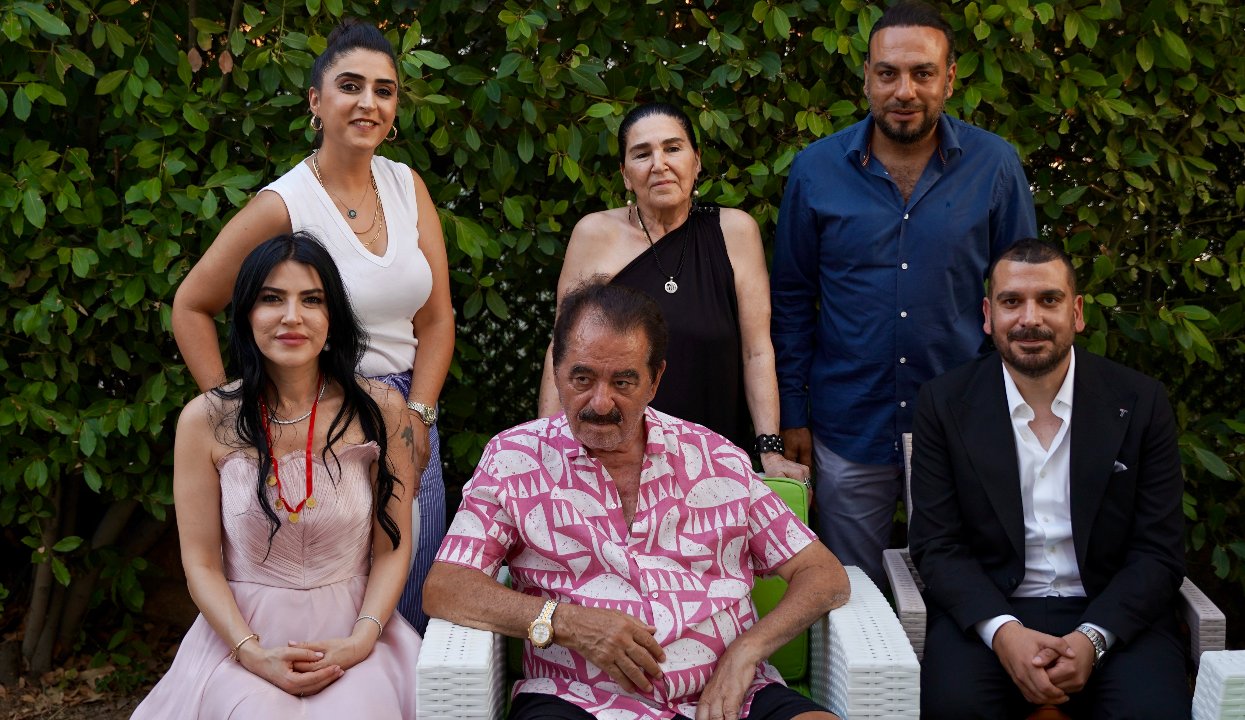 Taktığı altın sayısı gündem oldu! İbrahim Tatlıses'in manevi kızının mutlu günü