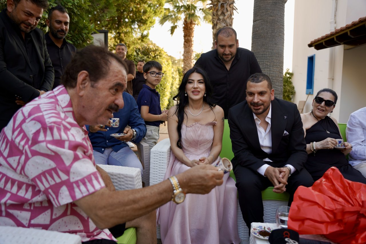 Taktığı altın sayısı gündem oldu! İbrahim Tatlıses'in manevi kızının mutlu günü