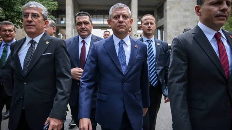 Yeni Partide ses kaydı iddiası! Mikrofon açık kaldı! Destek için para mı dağıtılıyor? ’70 bin lira daha gelecek’