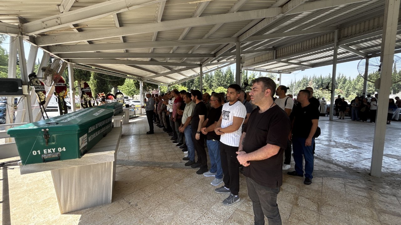 Baba oğulun cenazesinde acı detay! Dehşetten yaralı kurtulan anne böyle geldi