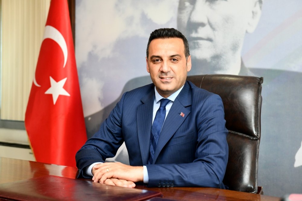 Belediye başkanının makam aracına silahlı saldırı! Kaçamadan yakalandı