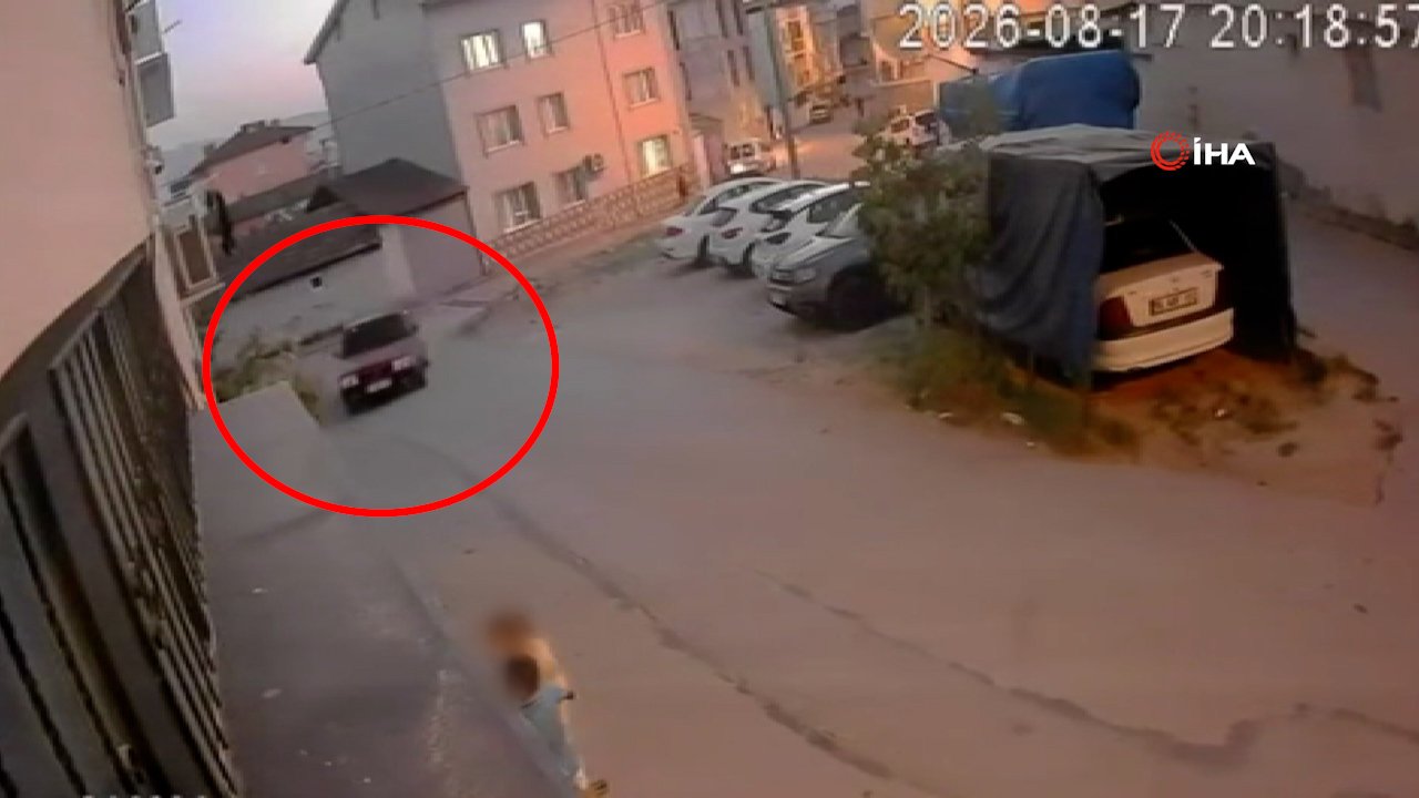Bursa'da trafik magandası kamerada! Çocukların oynadığı sokağa drift atarak girdi