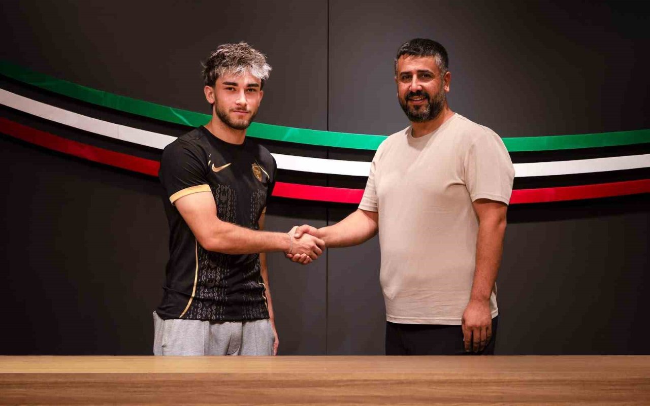 Galatasaray'dan ayrılan Ali Turap Bülbül, Amedspor'a transfer oldu.
