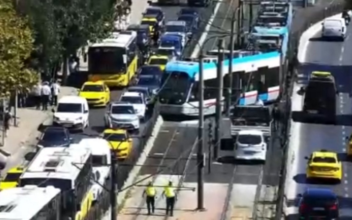 İstanbul'da tramvay raydan çıktı! Ekipler bölgede