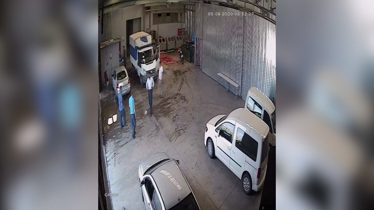 Kaçak et ve sucuk vurgunu!  Kuytulcular  yardım diye topladığı etleri sucuk yapmış