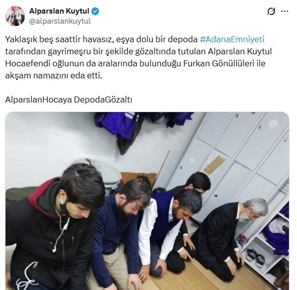 Kuytul'un 2022'de paylaştığı fotoğraf yeniden gündem oldu! Namaz kılarken selfie çekmişler