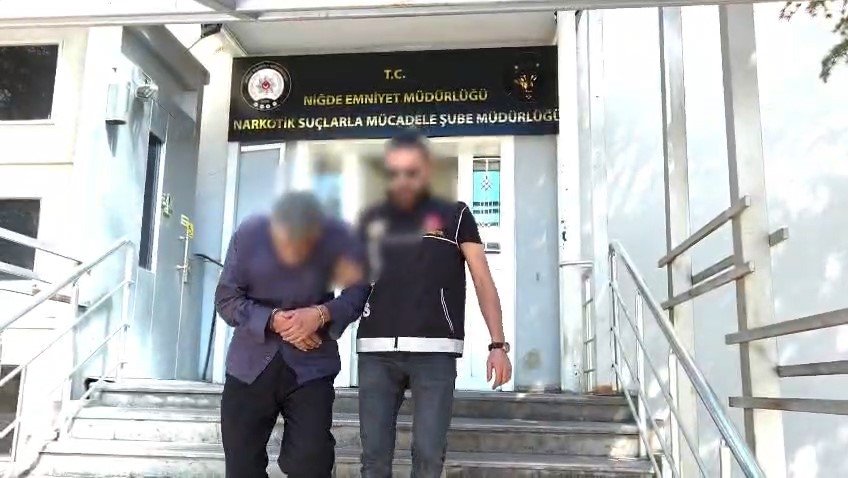 Niğdede uyuşturucu operasyonu! Mide ve bağırsaklarından çıkartıldı