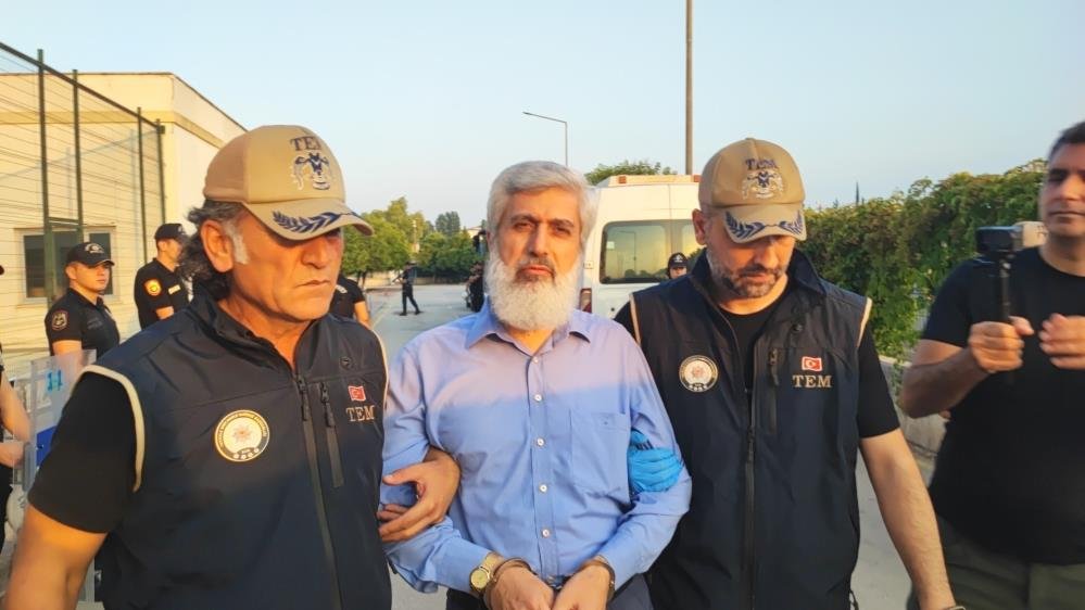 Tepki çeken görüntüler! Alparslan Kuytul'un çocuklara bile tahammülü yok