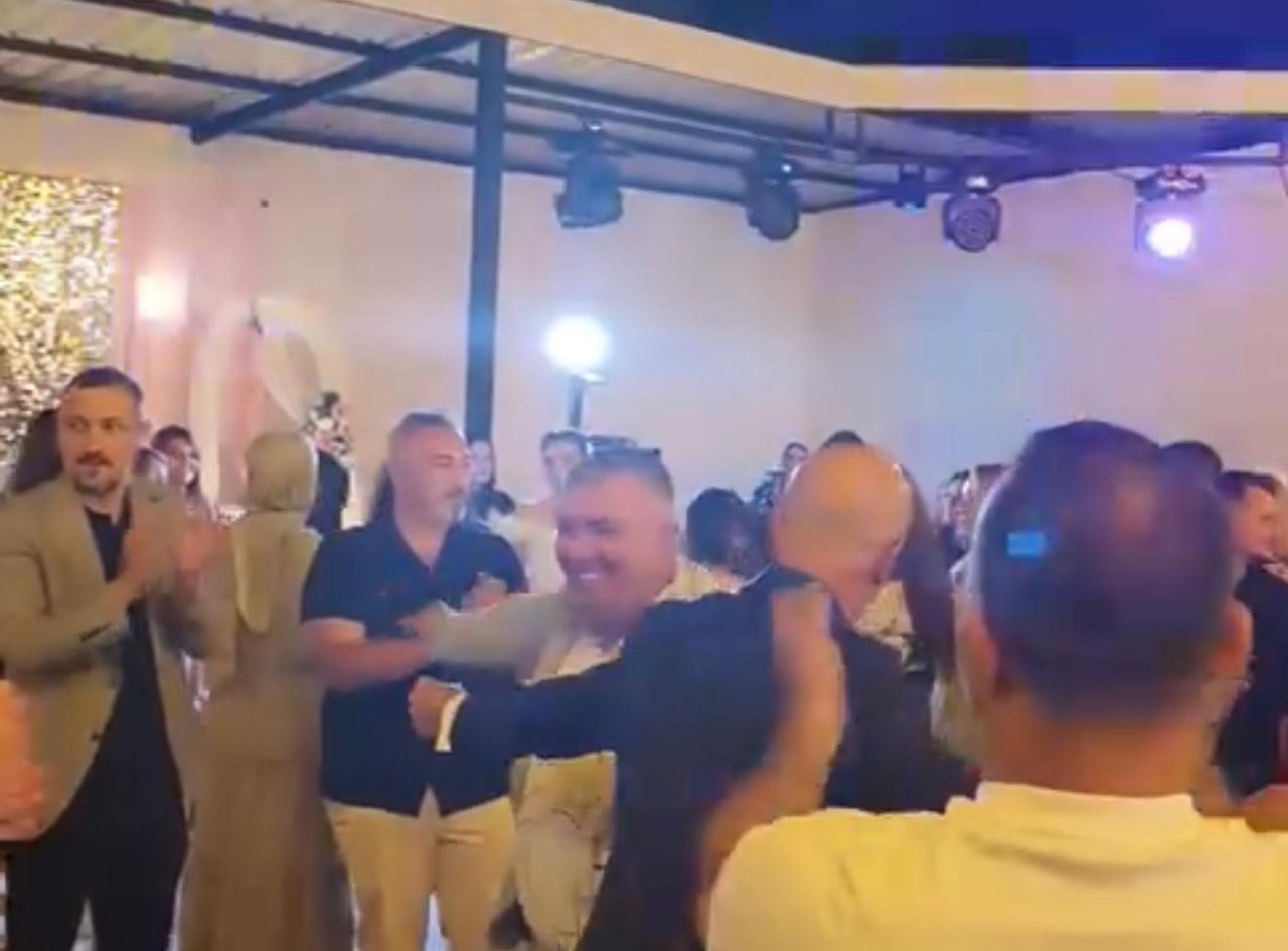 Üvey oğlunun kurşunuyla can verdi! Geriye 20 gün önceki düğün görüntüleri kaldı