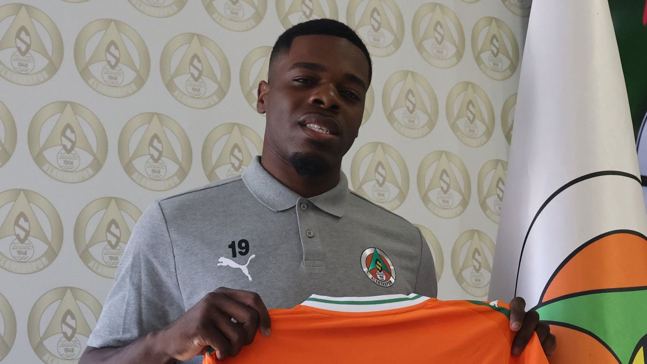 Alanyaspor'dan Beşiktaş maçı öncesi forvete takviye