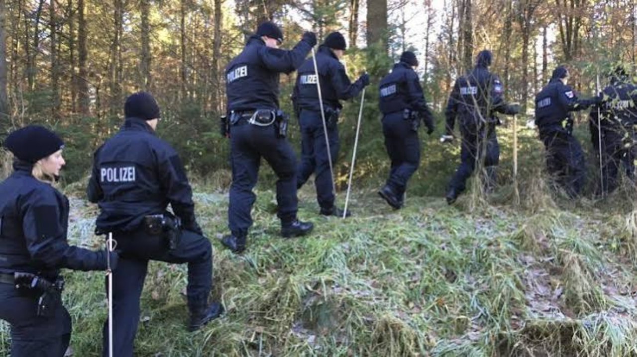 Almanya'da suikast alarmı: Ormanlık alanda Rus yeraltı deposu bulundu