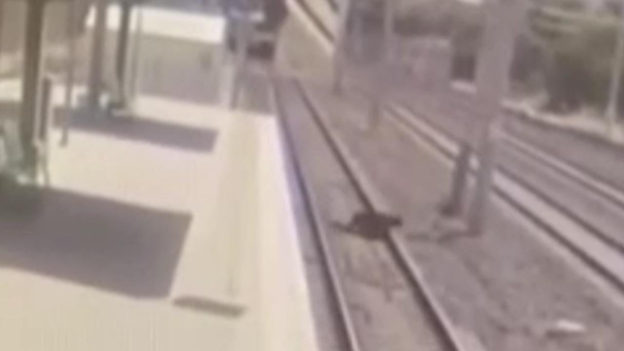 Ankara'da bir doktor tren raylarına atlayarak intihar etti