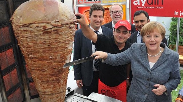 Dünyaca ünlü Türk lezzetini ordunun silahı yaptılar! Dönerini yiyen QR kodla kışlaya başvuracak