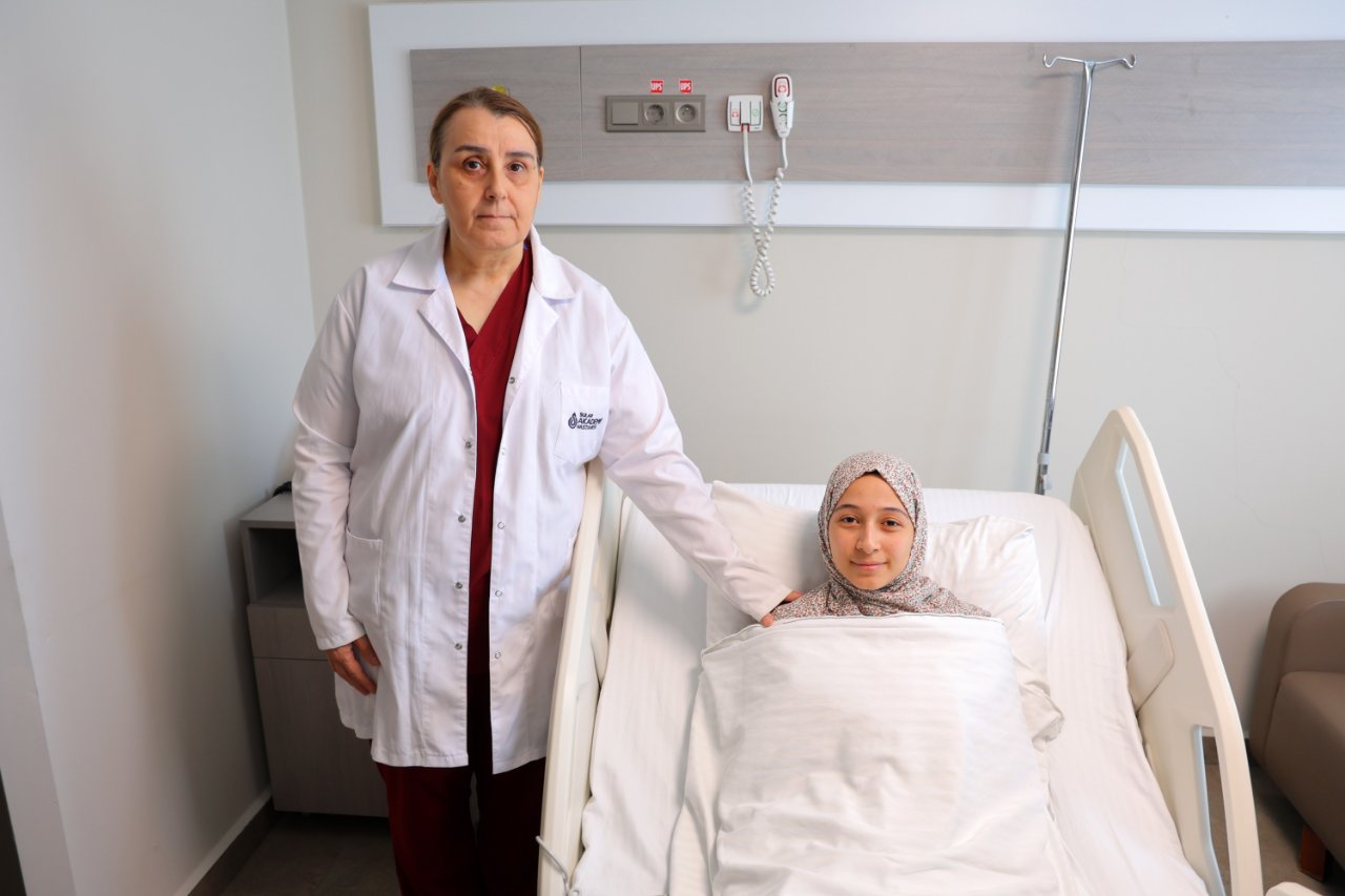 Karnını tamamen doldurmuştu! Dev kist doğurganlığı korunarak alındı