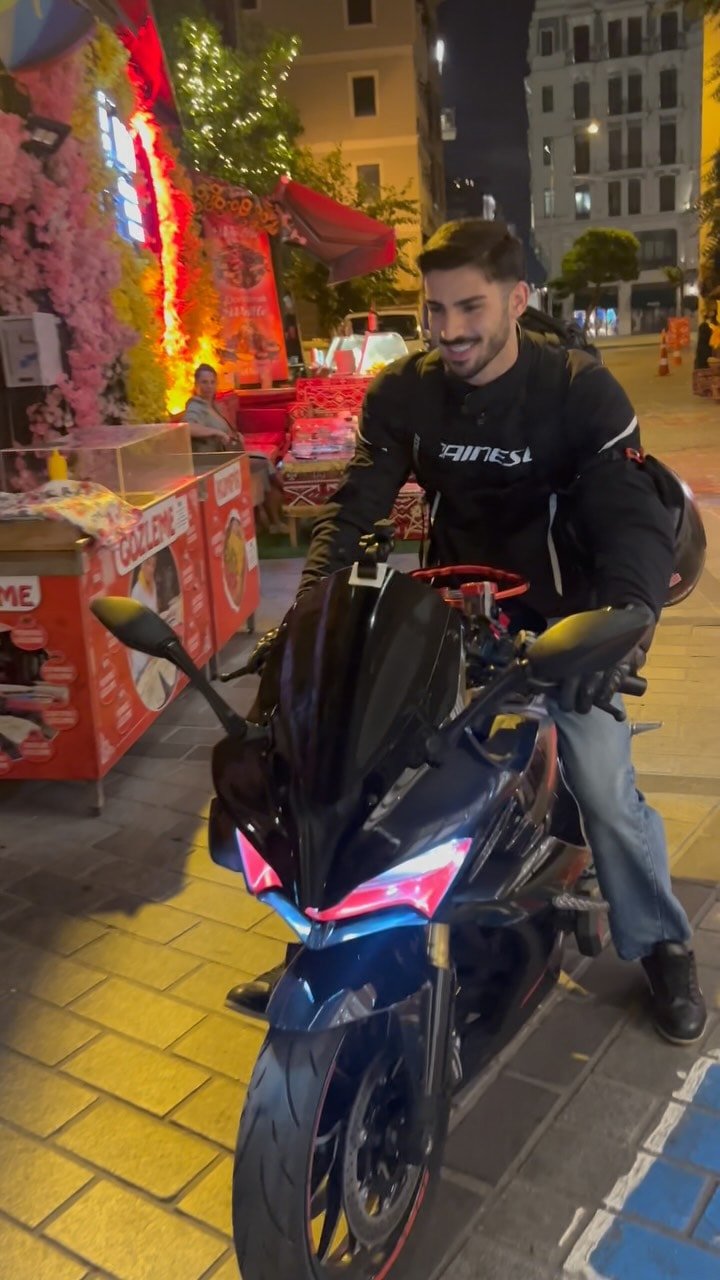 Mısırcı Alper Temel yeni motosikletiyle ortaya çıktı! Hayranları peşine düştü