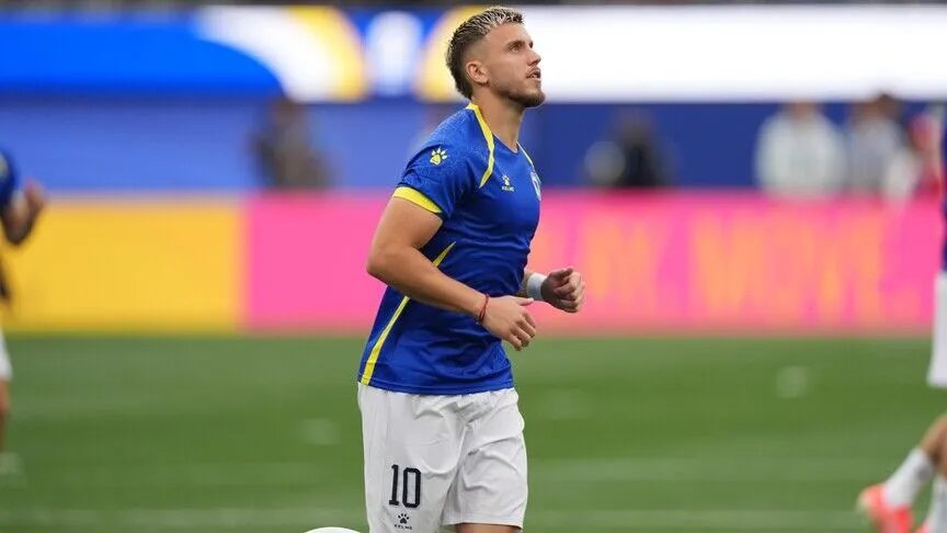 Demirovic, Borna Hersek Milli Takımı formasını da giyiyor.