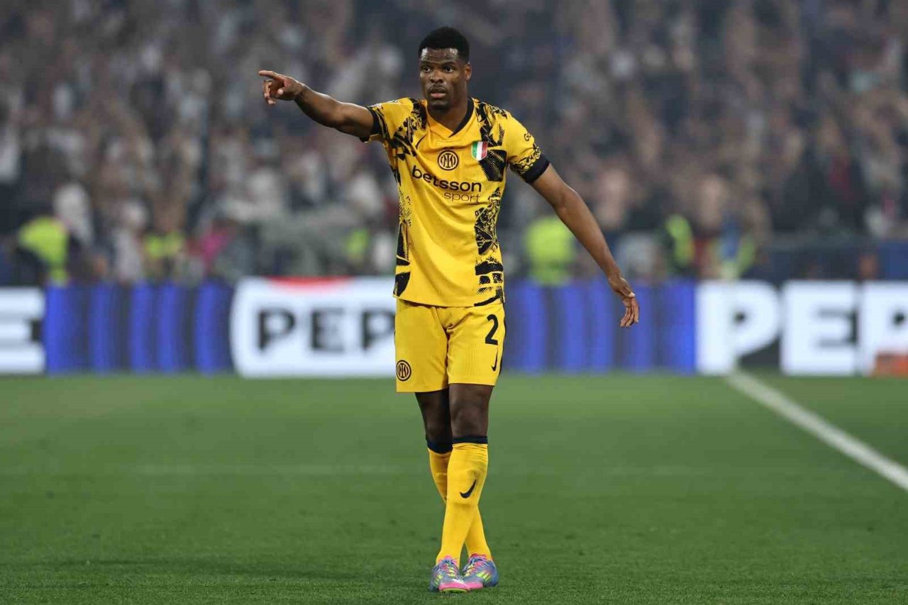 Denzel Dumfries'ın gündel piyasa değeri 25 milyon euro olarak gösteriliyor.