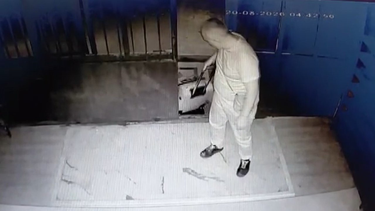 Sabah namazında ayakkabı çalan hırsız cami cami gezerken yakayı ele verdi
