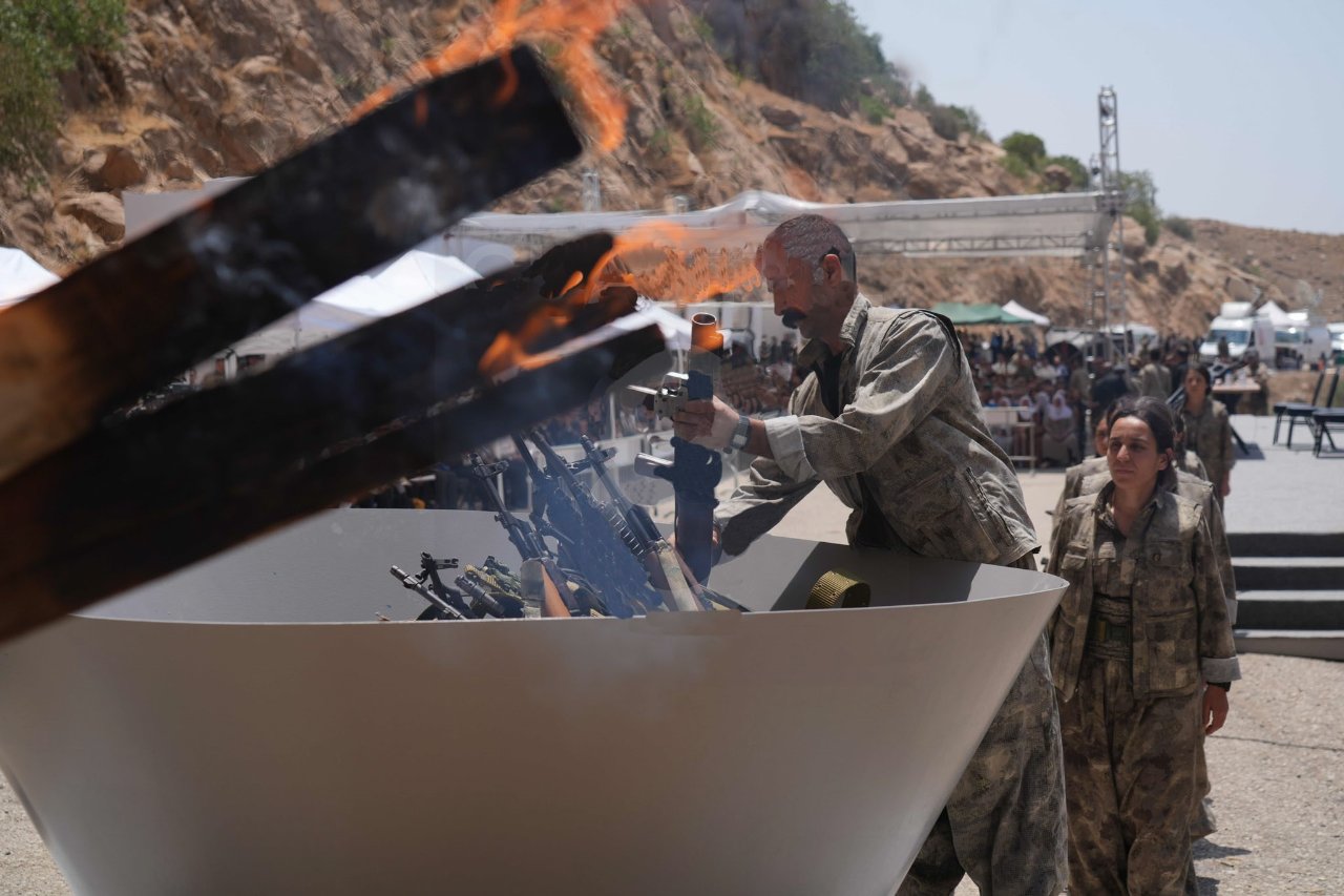 Şam ile SDG arasında entegrasyon tamamlandı: SDG tasfiye oldu YPG dağılıyor
