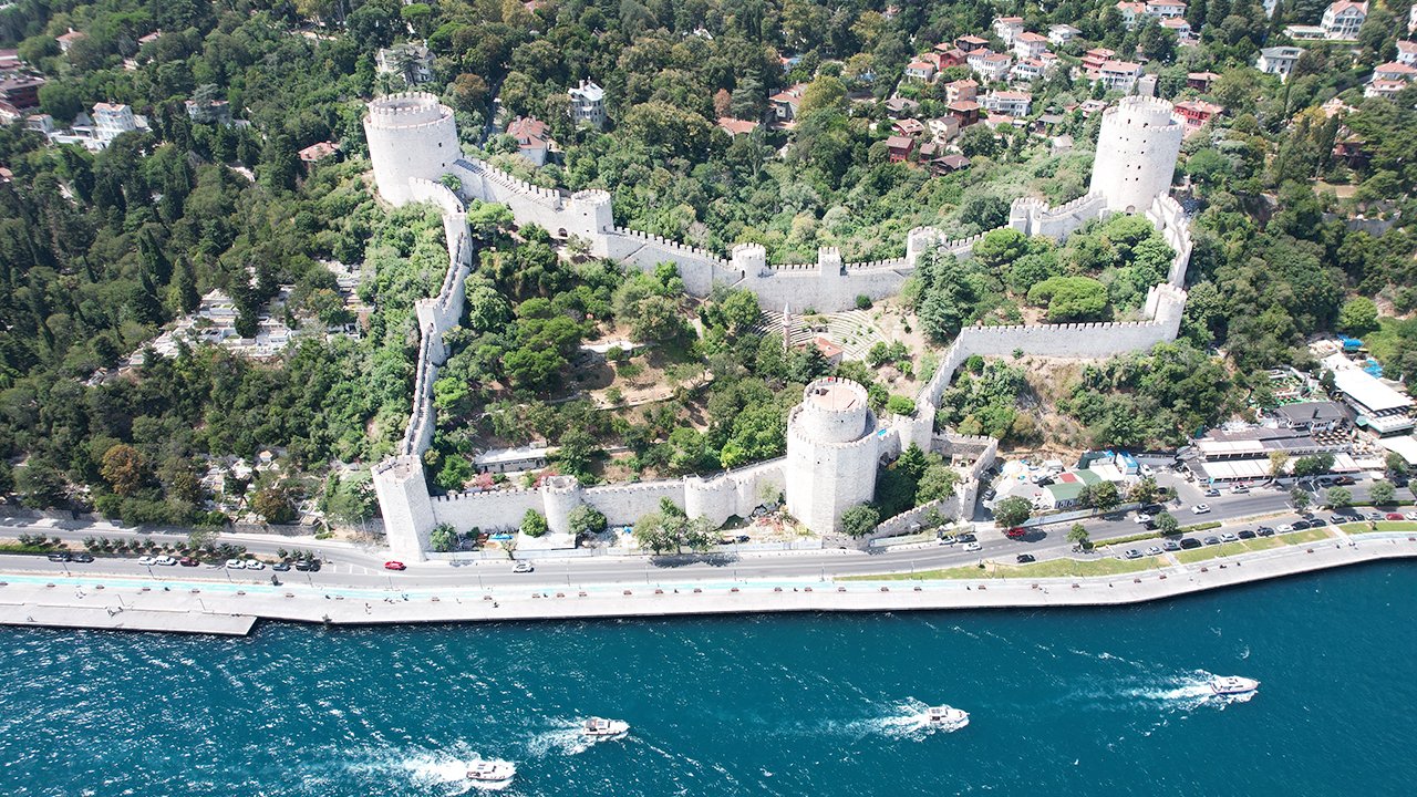 6 yıldır bitmeyen restorasyon! İBB'nin projesi, esnafı çileden çıkardı