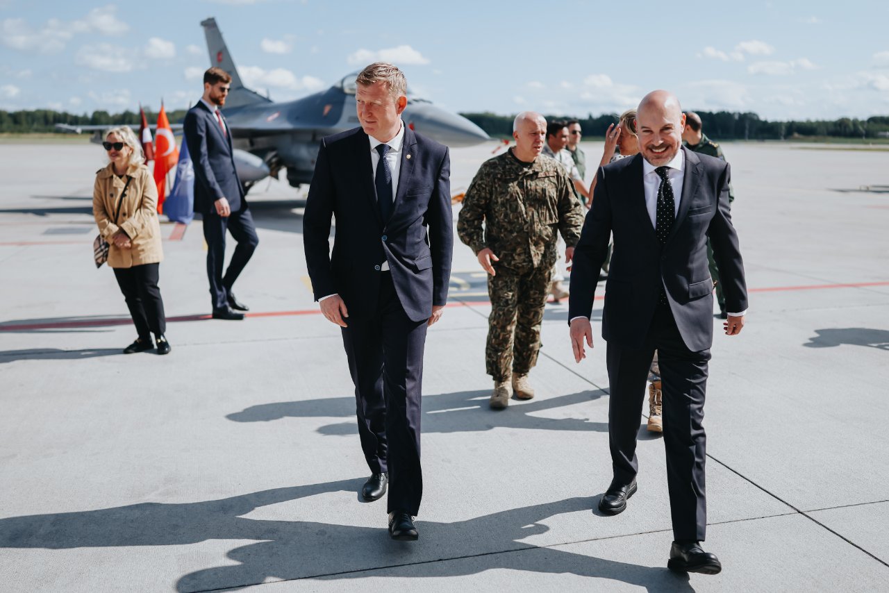 AB ülkesinde Türk F-16ları için özel tören: Letonya Savunma Bakanından övgü seli